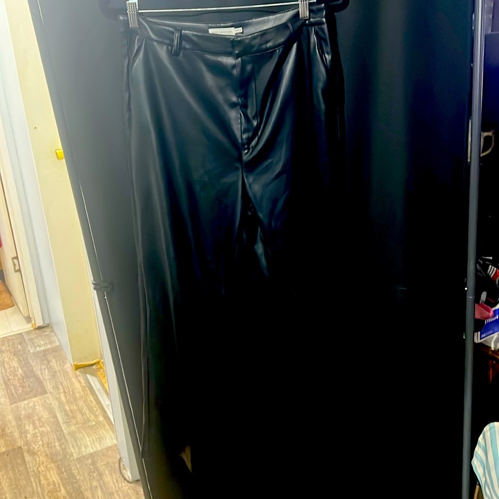 Good American Faux Leather Ankle Pants in Black